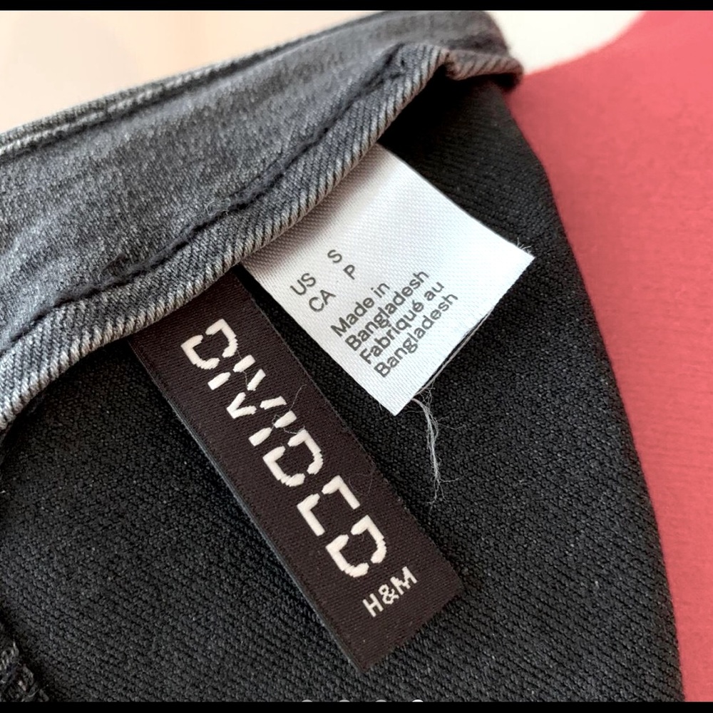 H&M black denim dress. Size small - Picture 4 of 4